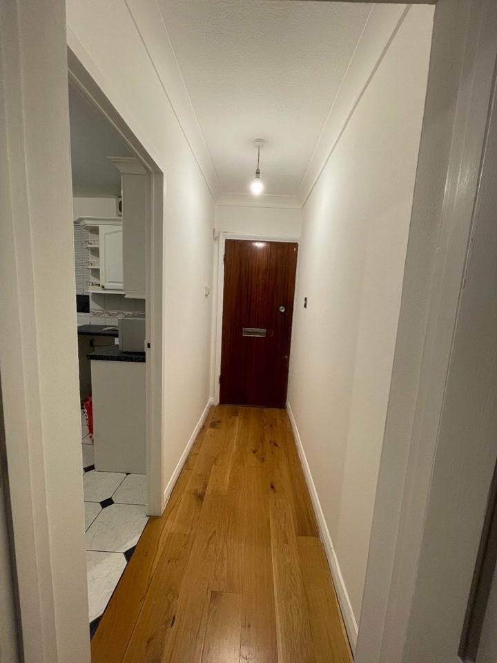 Flat Waldronhyrst in Greater London