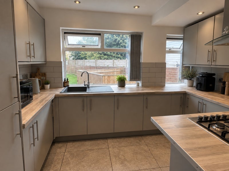 Room Minerva Road in Farnworth