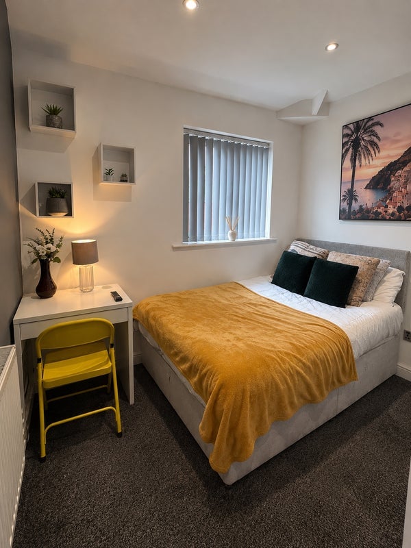 Room Minerva Road in Farnworth