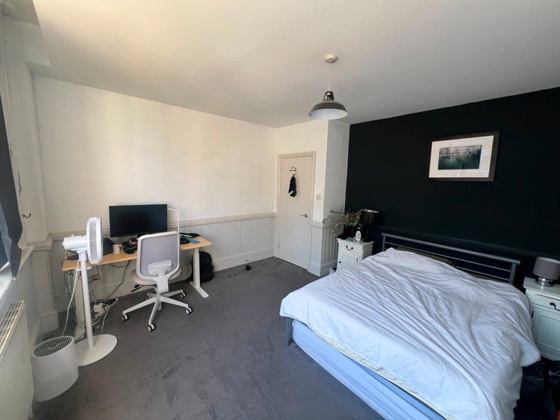 Room Brune Street in Greater London