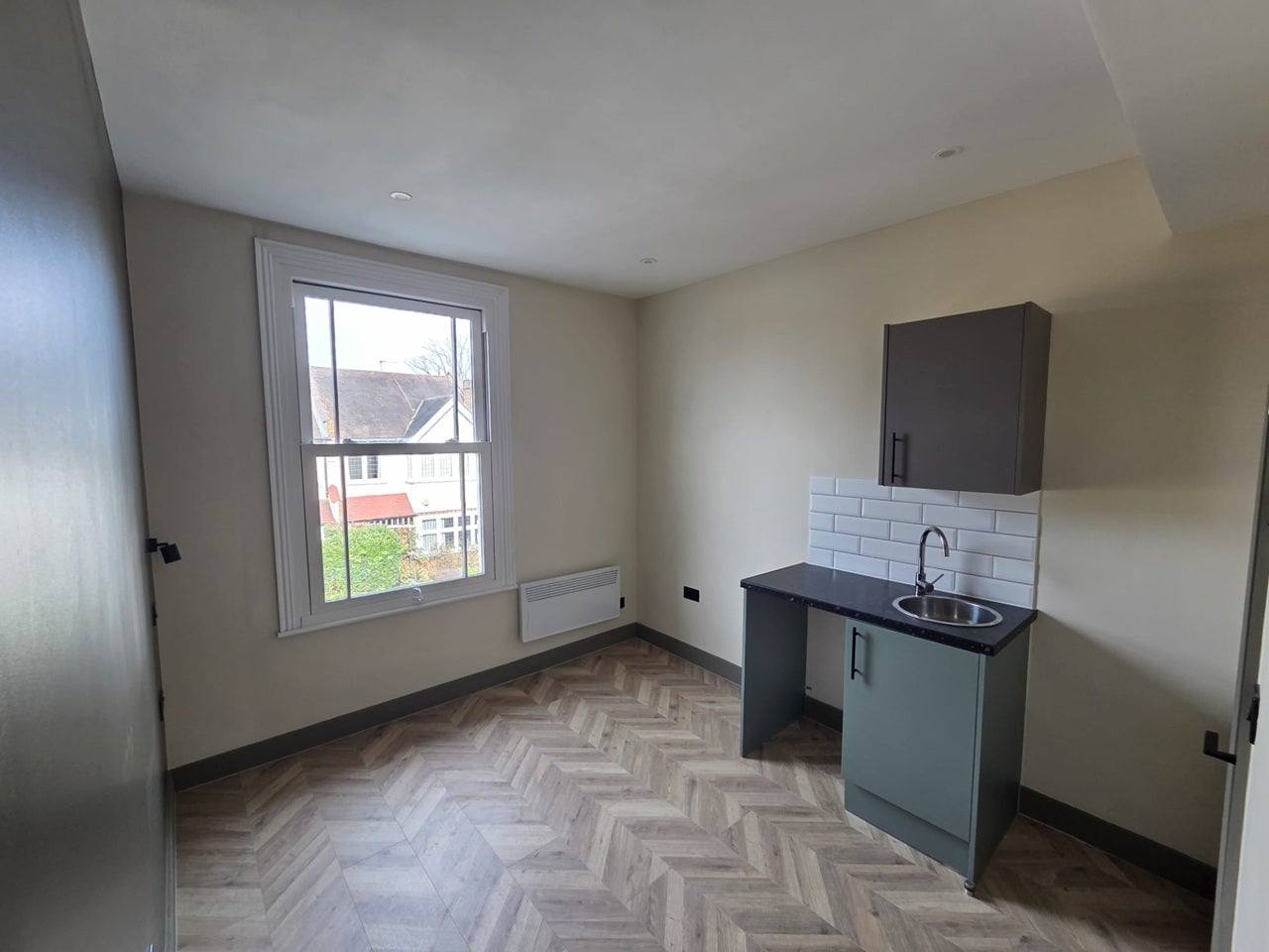 Flat Acacia Grove in Greater London