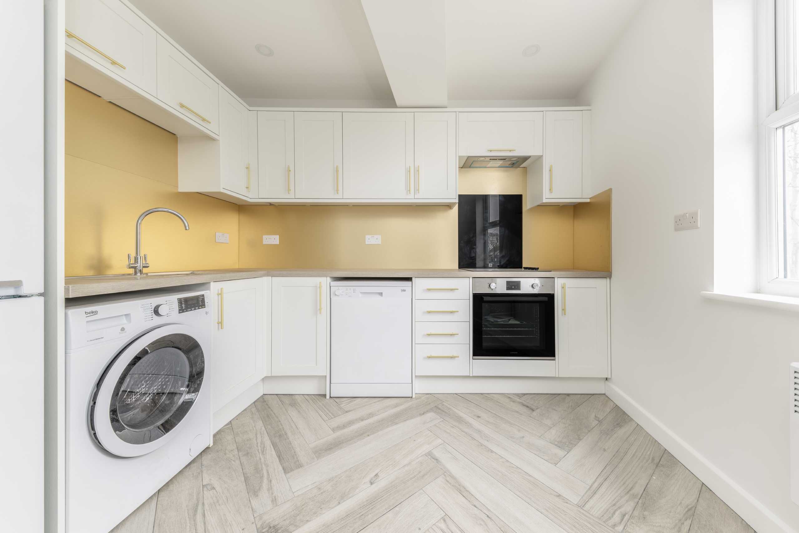 Flat Coombe Lane in Greater London