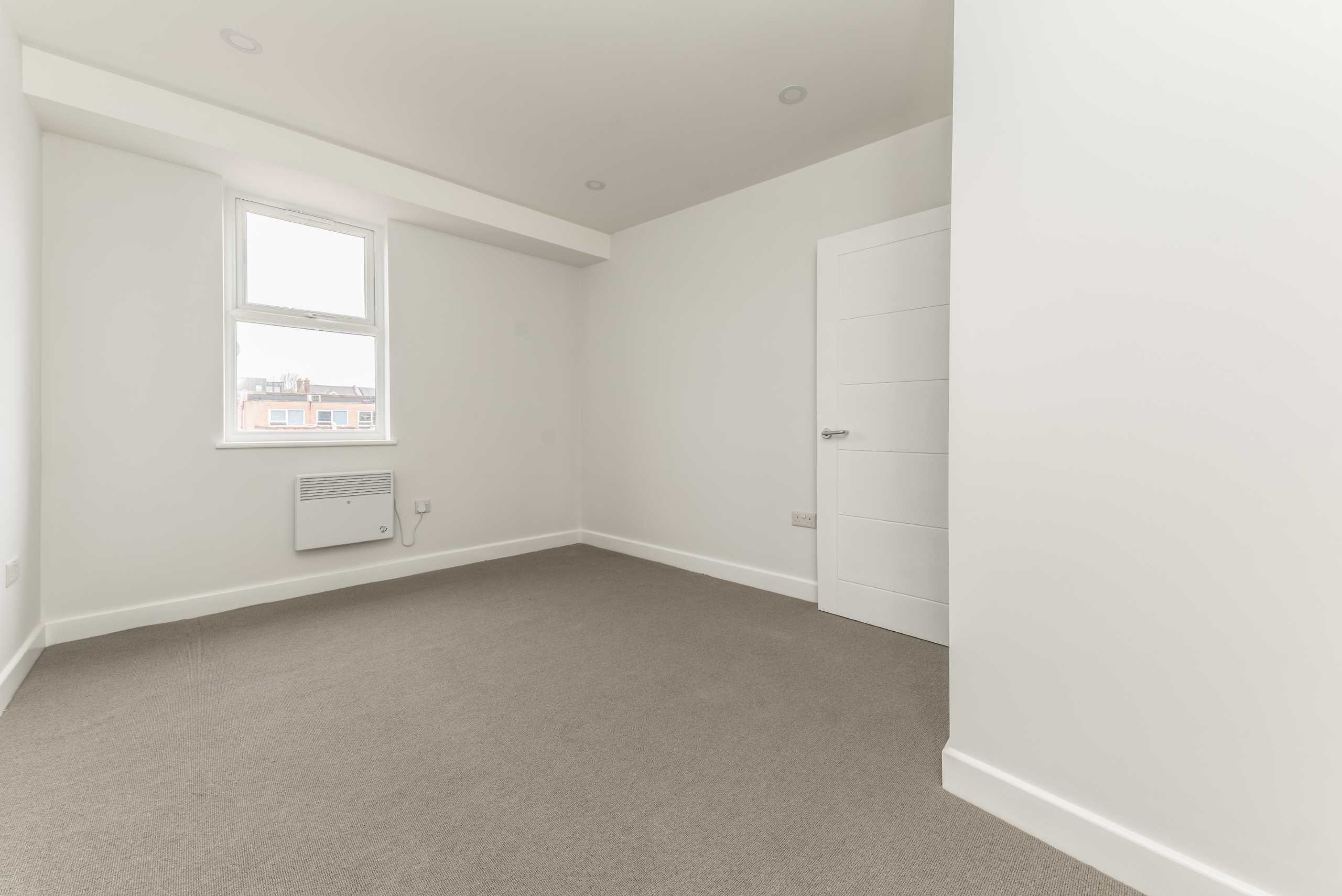 Flat Coombe Lane in Greater London