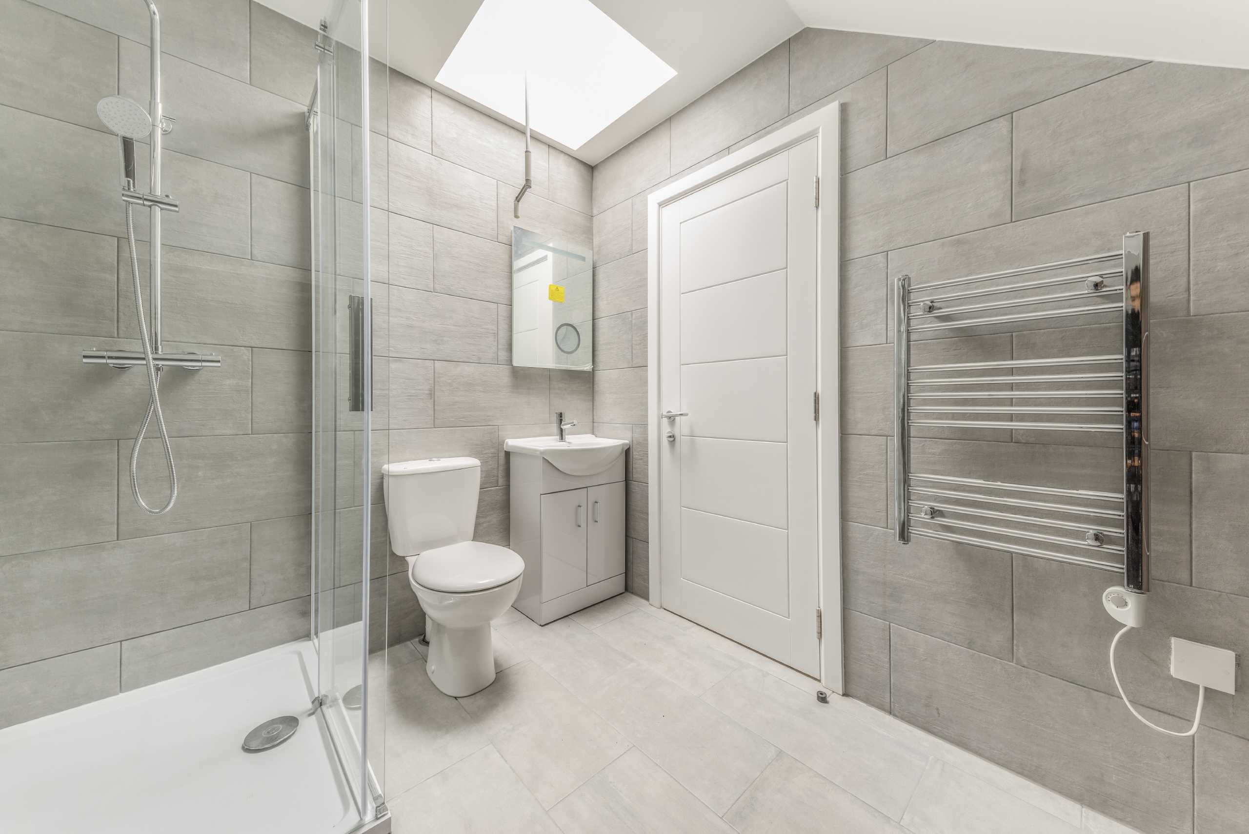Flat Coombe Lane in Greater London