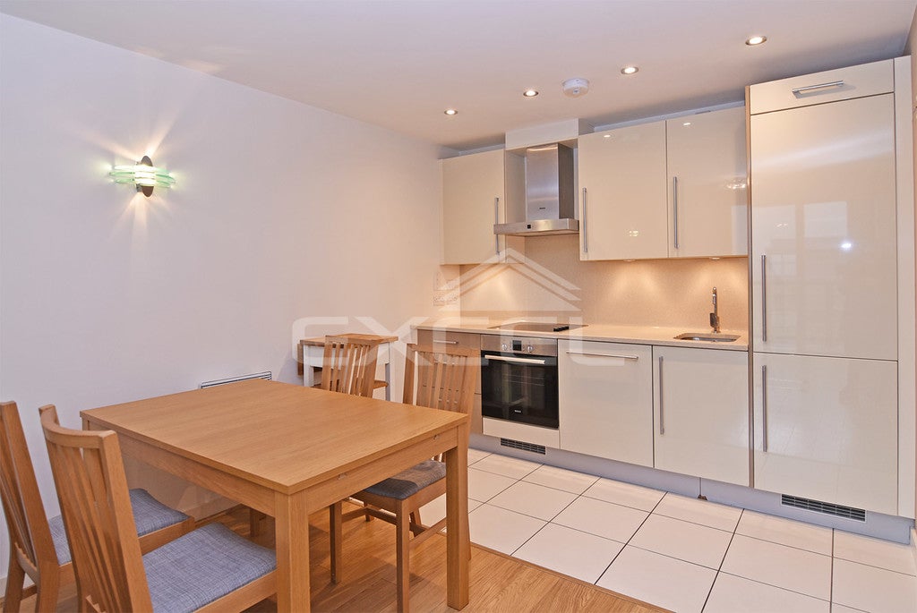 Flat Chadwell Lane in London
