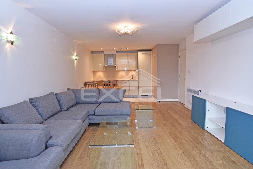 Flat Chadwell Lane in London