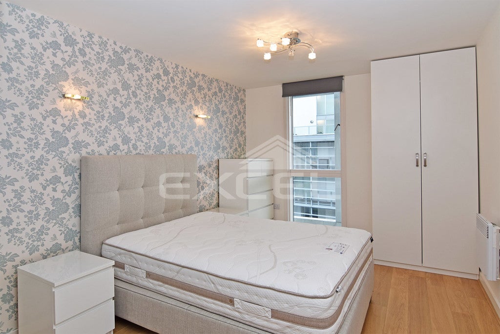 Flat Chadwell Lane in London