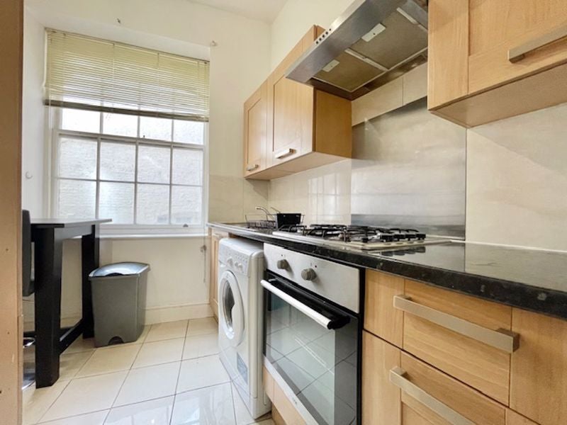 Flat Warren Street in Greater London