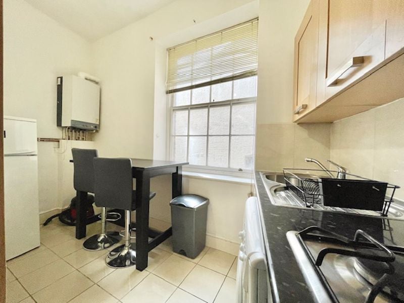 Flat Warren Street in Greater London