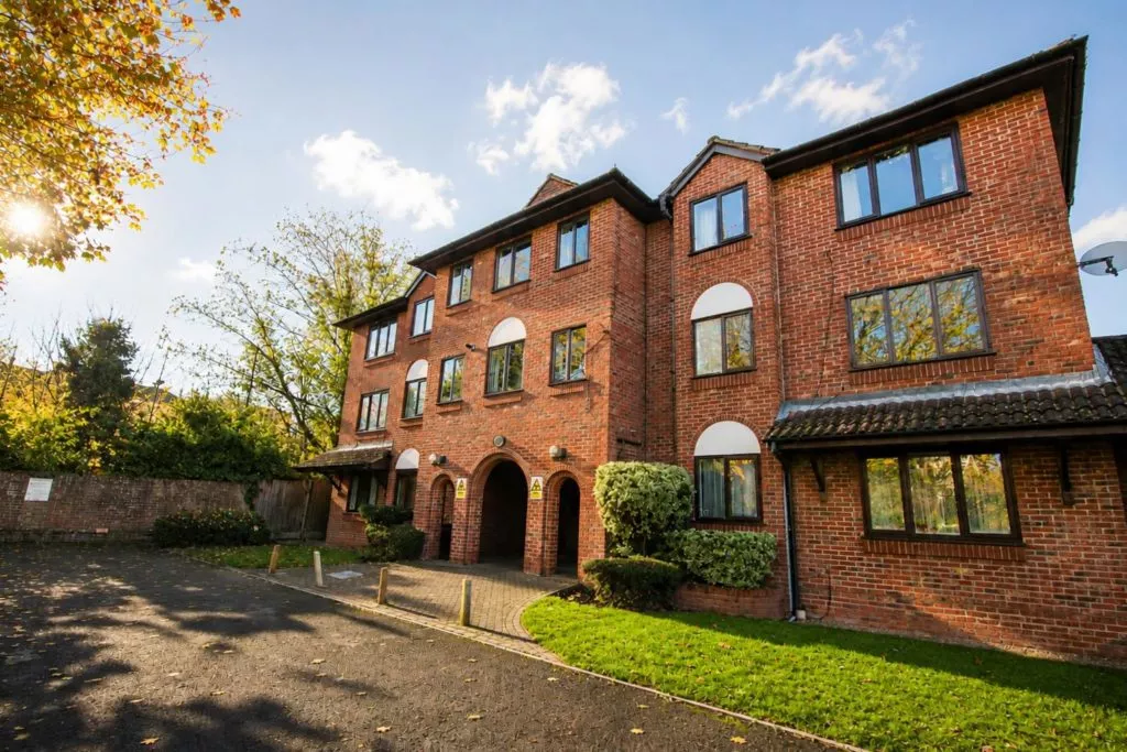 Flat Emlyn Lane in Mole Valley
