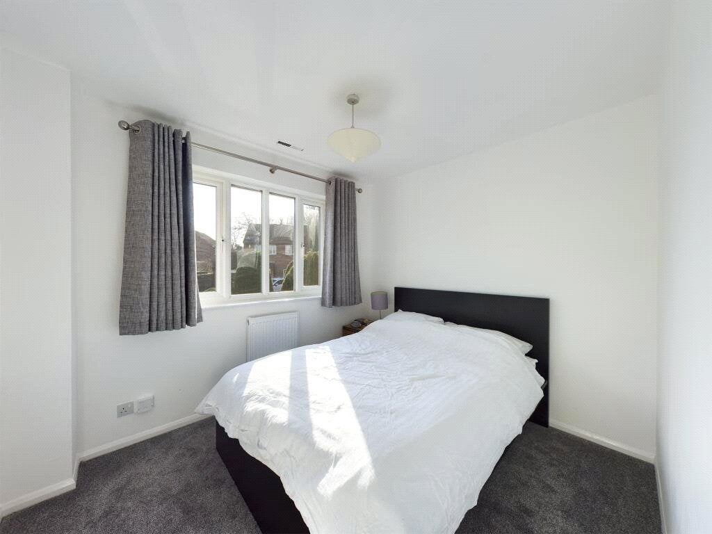 House Van Dyck Close in Basingstoke and Deane
