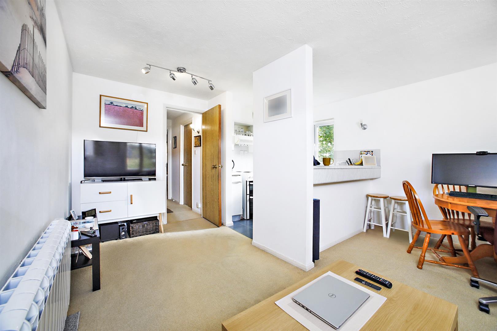 Flat Henley Drive in Greater London