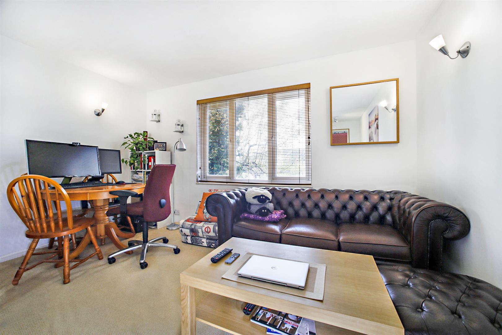 Flat Henley Drive in Greater London