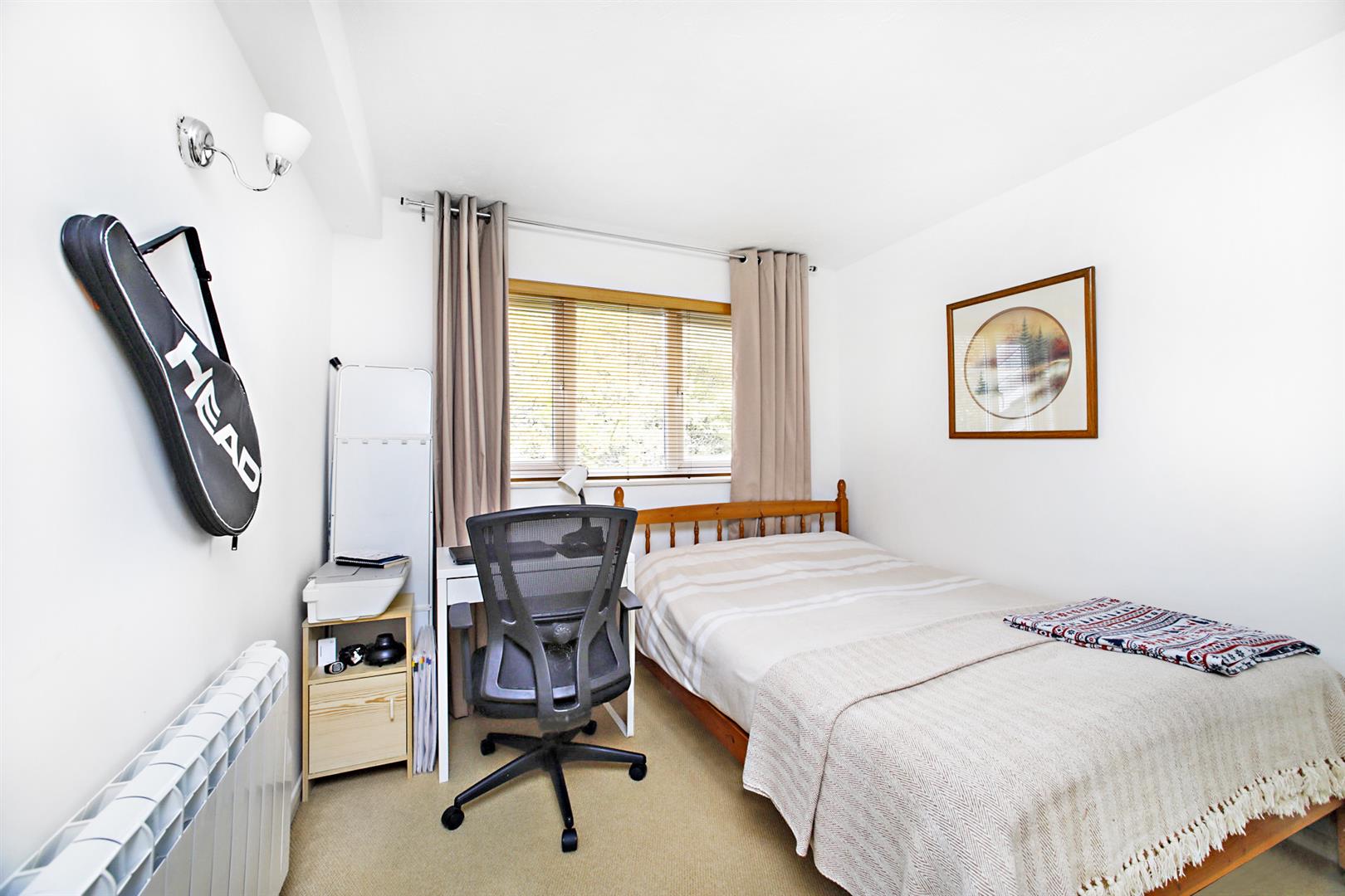 Flat Henley Drive in Greater London