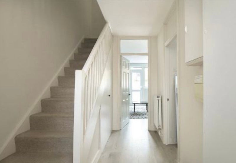 Room How's Street in Greater London