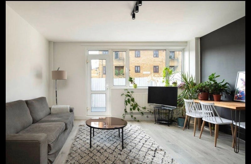 Room How's Street in Greater London