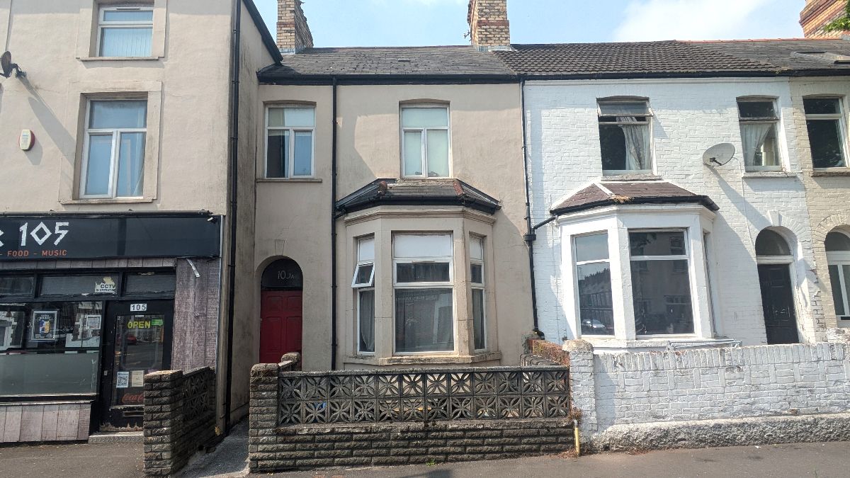 Flat Cathays Terrace in Cardiff