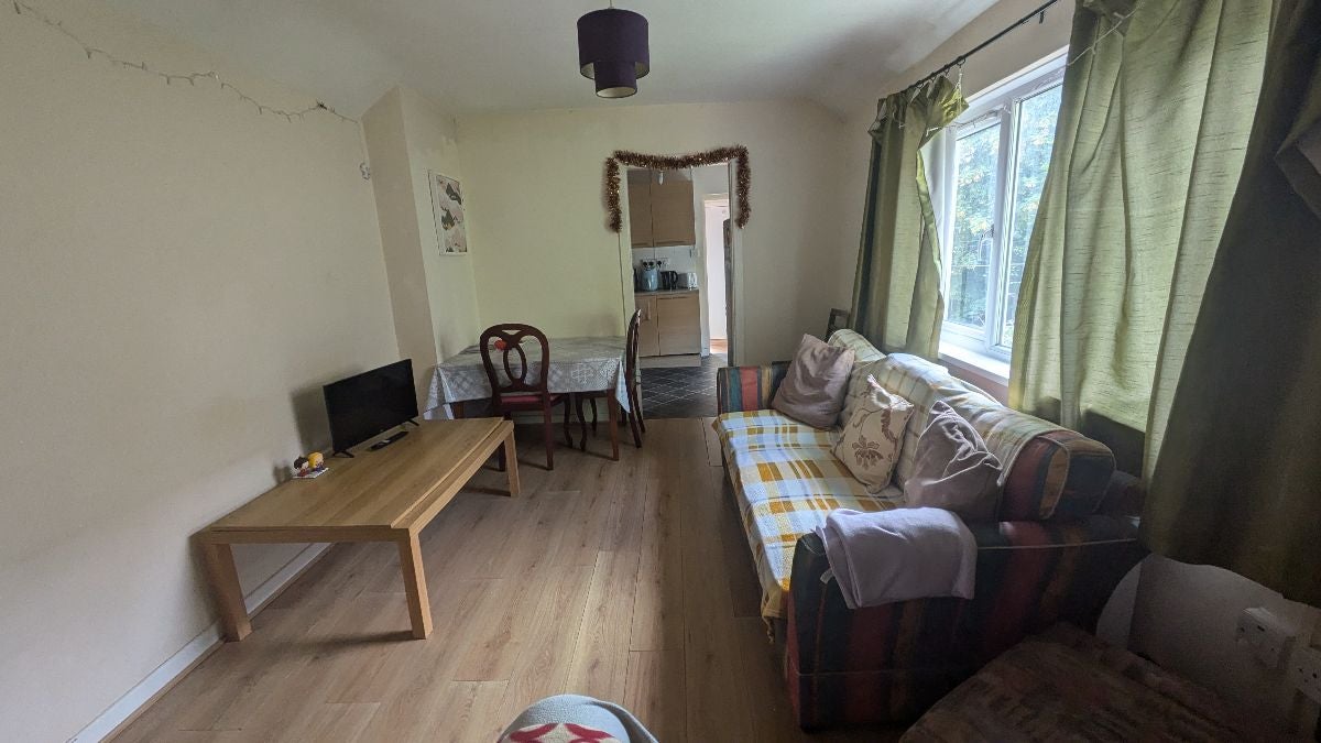 Flat Cathays Terrace in Cardiff