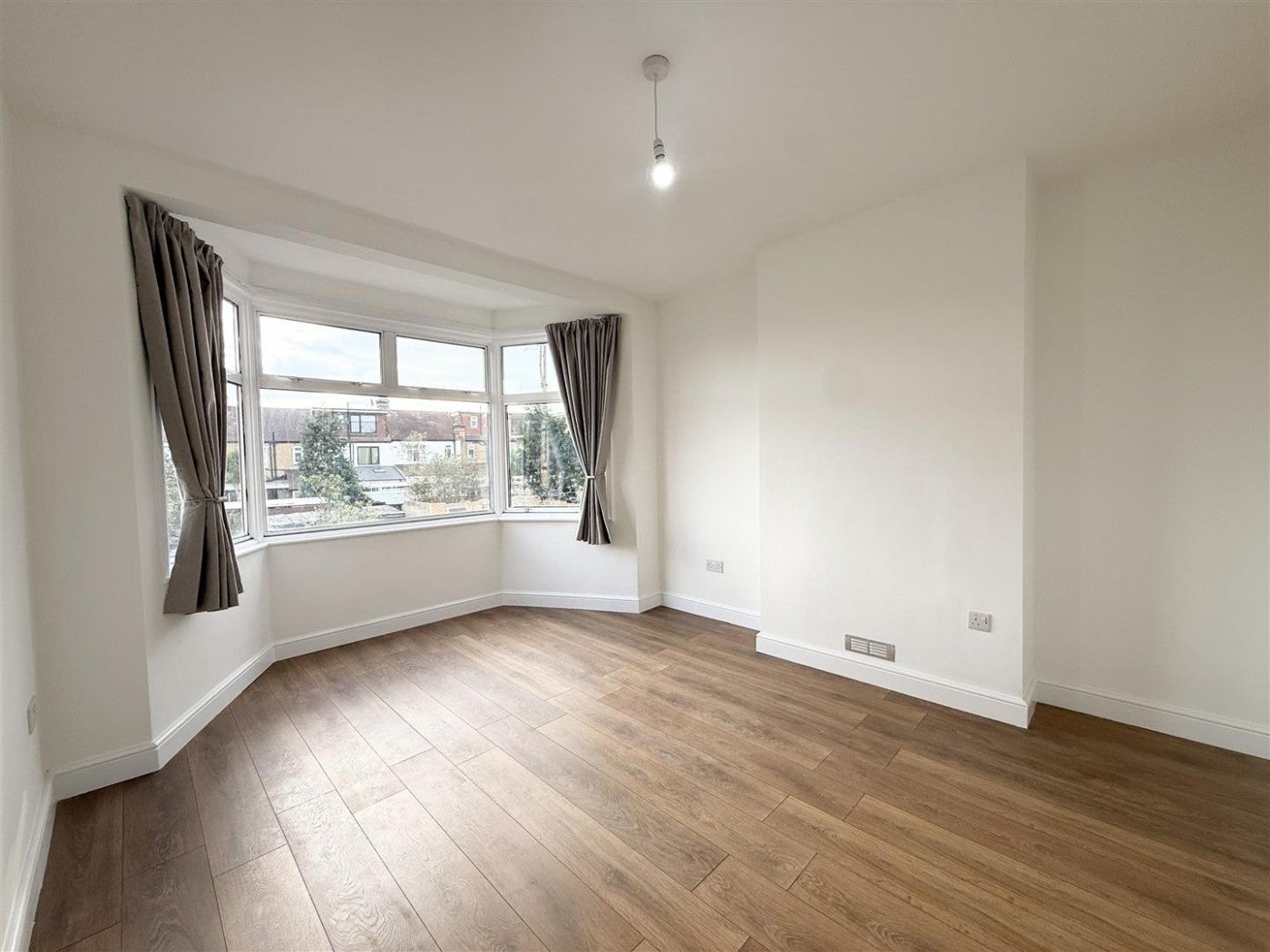 Flat Mayfair Gardens in Greater London