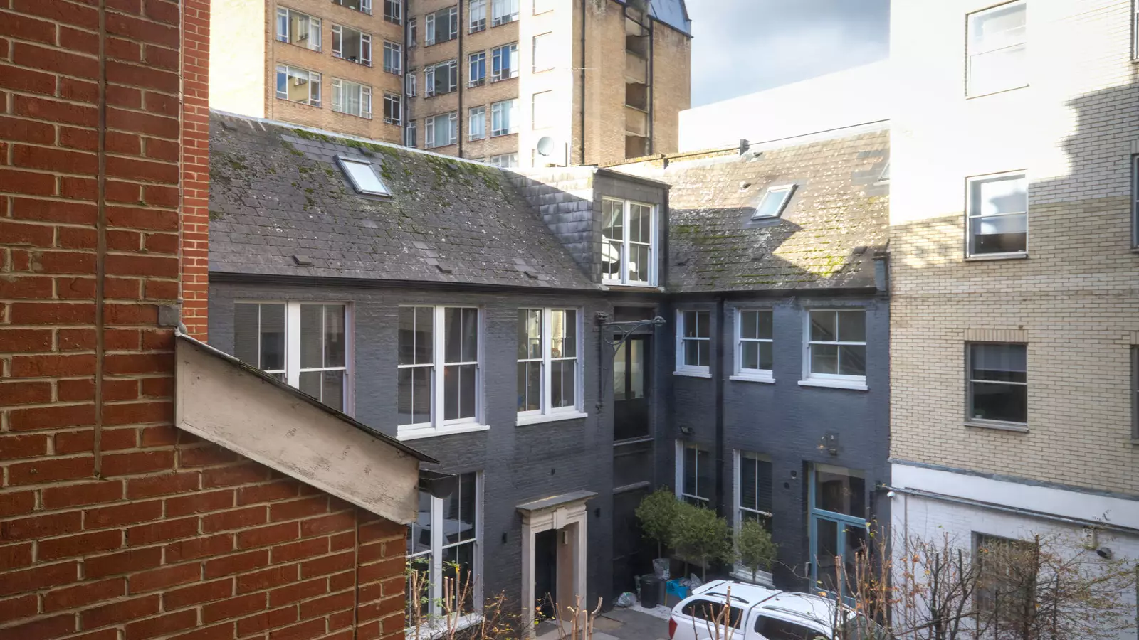 Flat Aldersgate Street in City of London