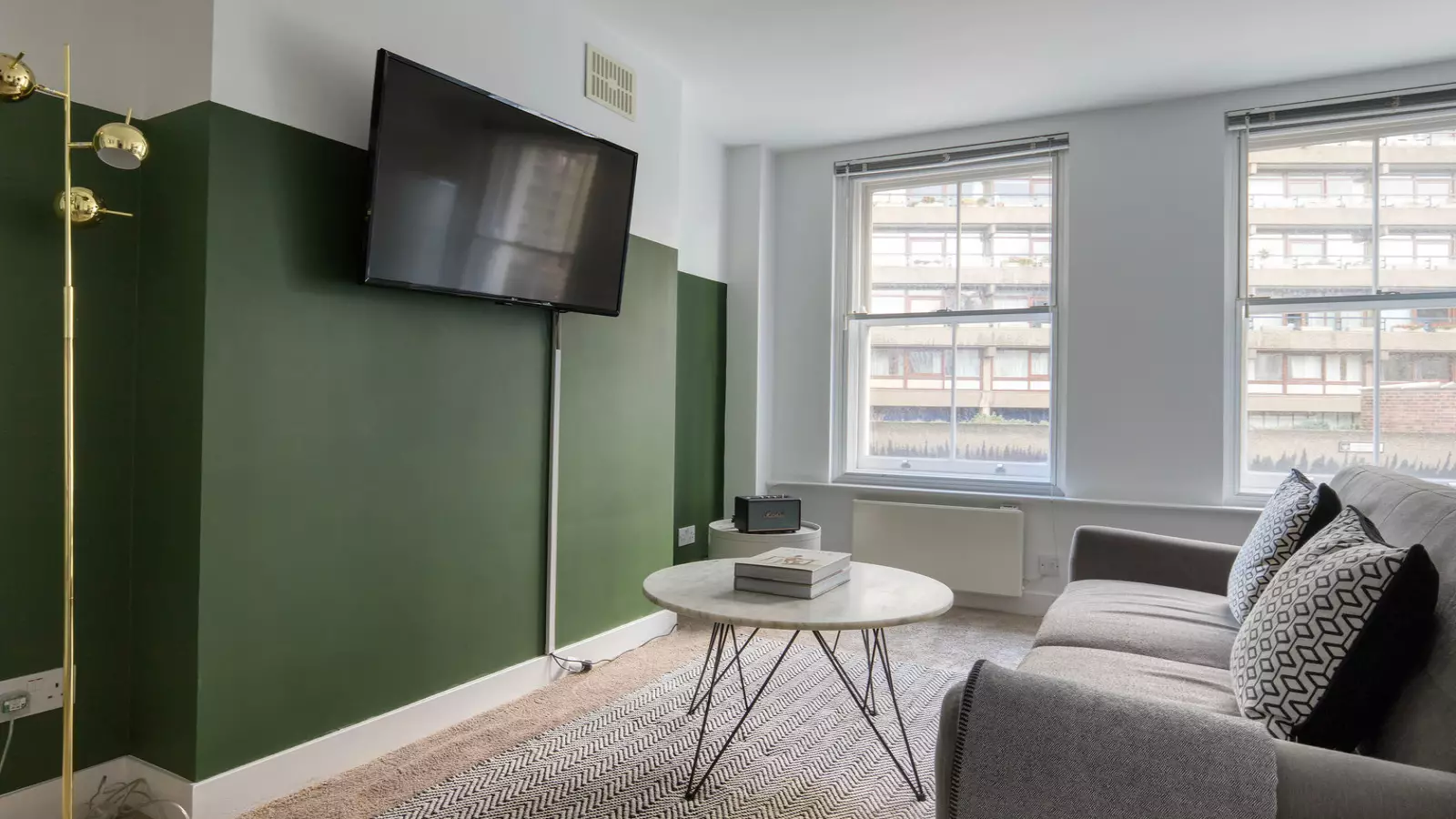 Flat Aldersgate Street in City of London