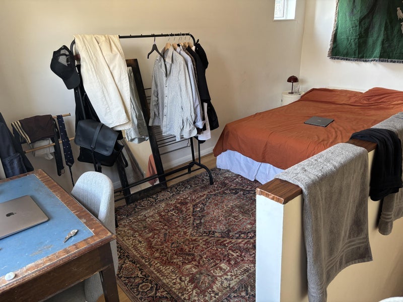 Room Dunsmure Road in Greater London