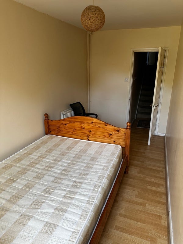 Room Dunsmure Road in Greater London