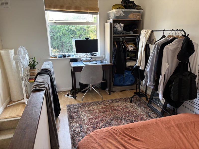 Room Dunsmure Road in Greater London
