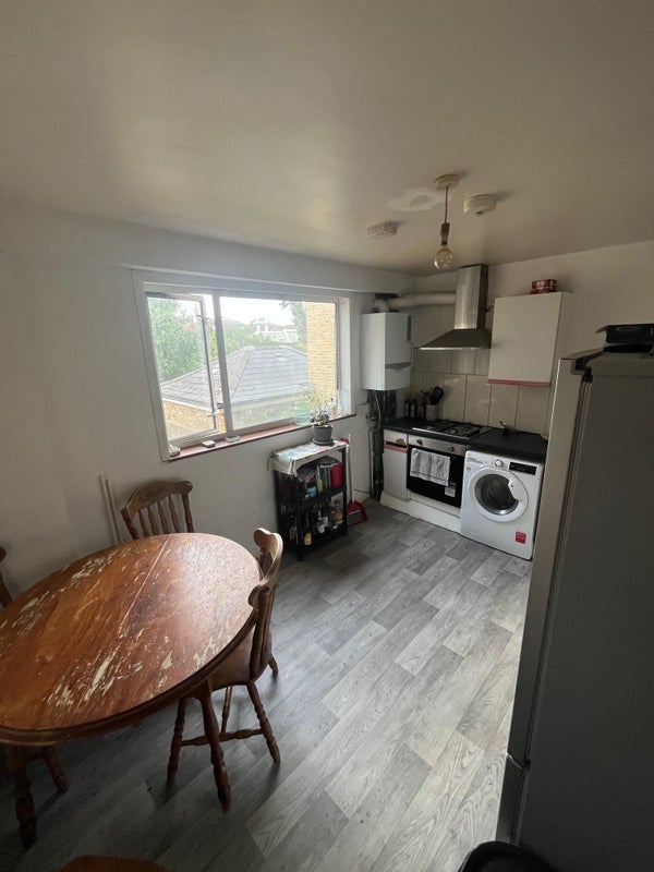 Room Dunsmure Road in Greater London