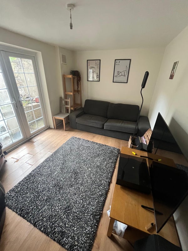 Room Dunsmure Road in Greater London