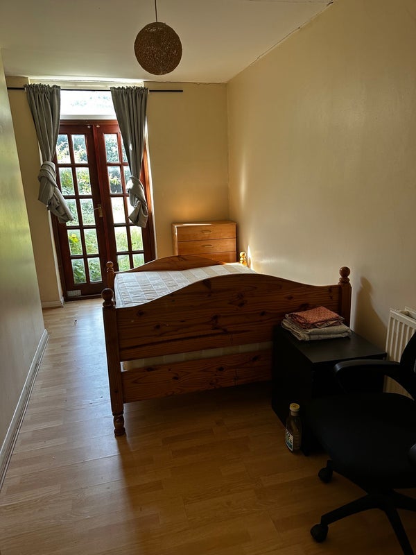 Room Dunsmure Road in Greater London