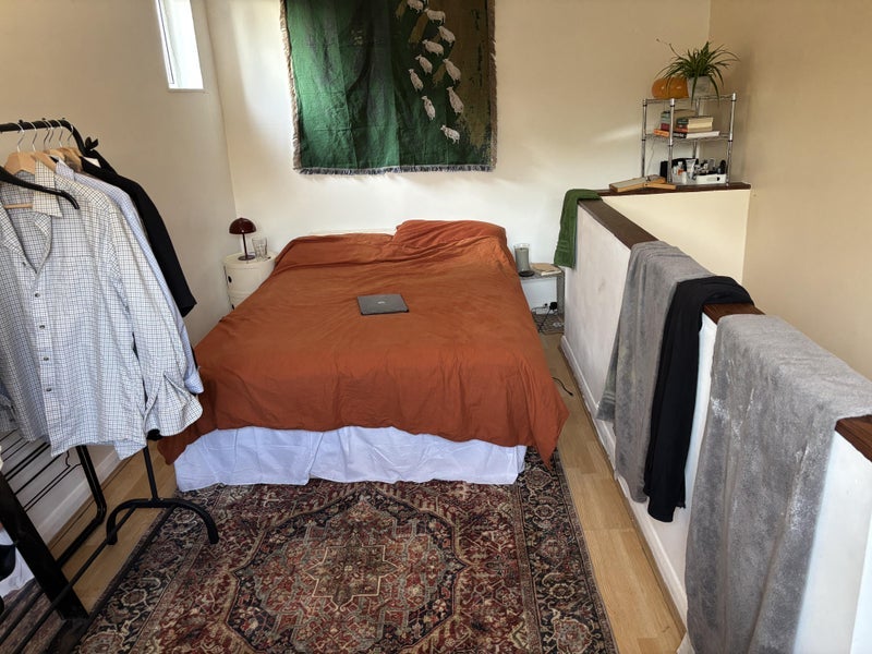 Room Dunsmure Road in Greater London
