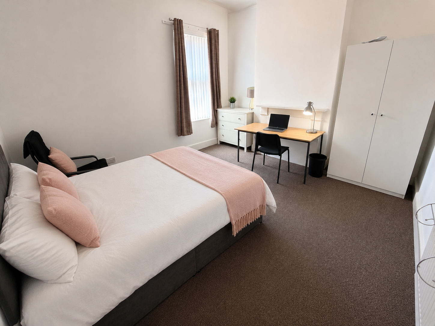 Room Bouverie Street in Chester