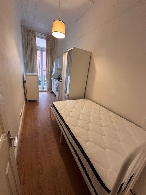 Room Wrights Lane in Greater London