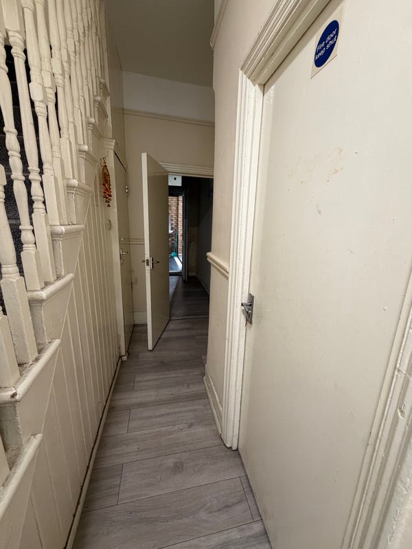 Room Leigh Road in Greater London