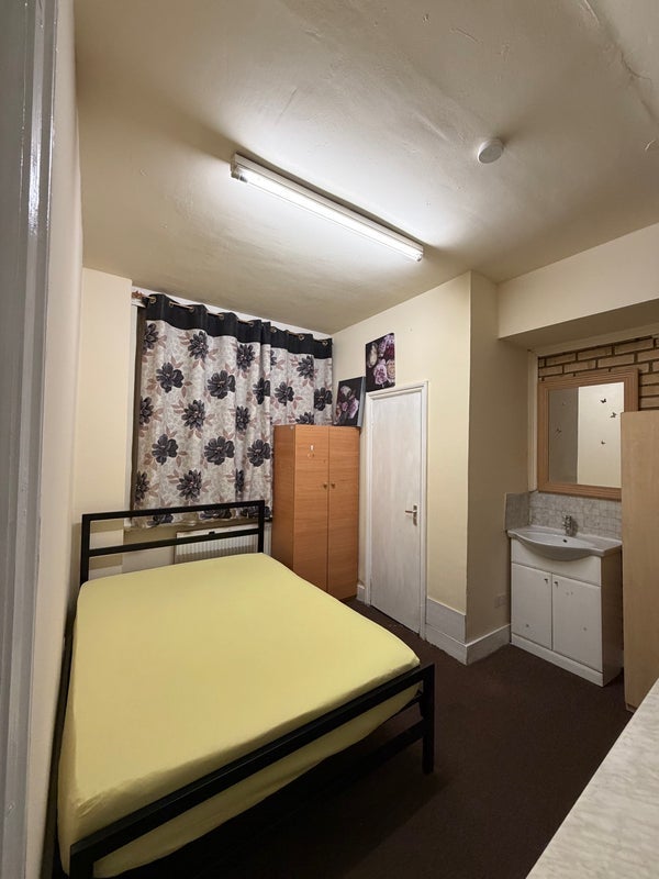 Room Leigh Road in Greater London