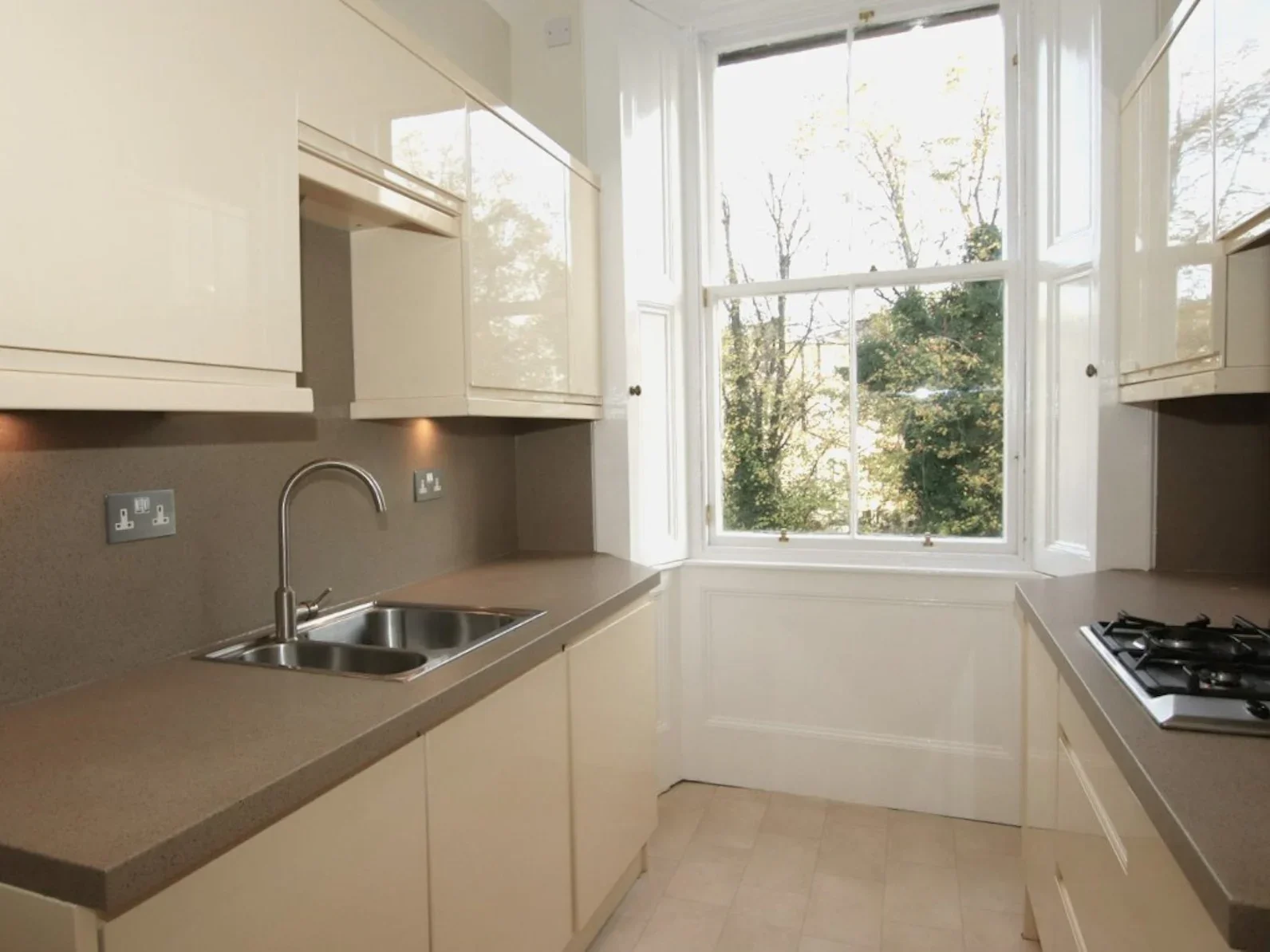 Flat Glencairn Crescent in City of Edinburgh