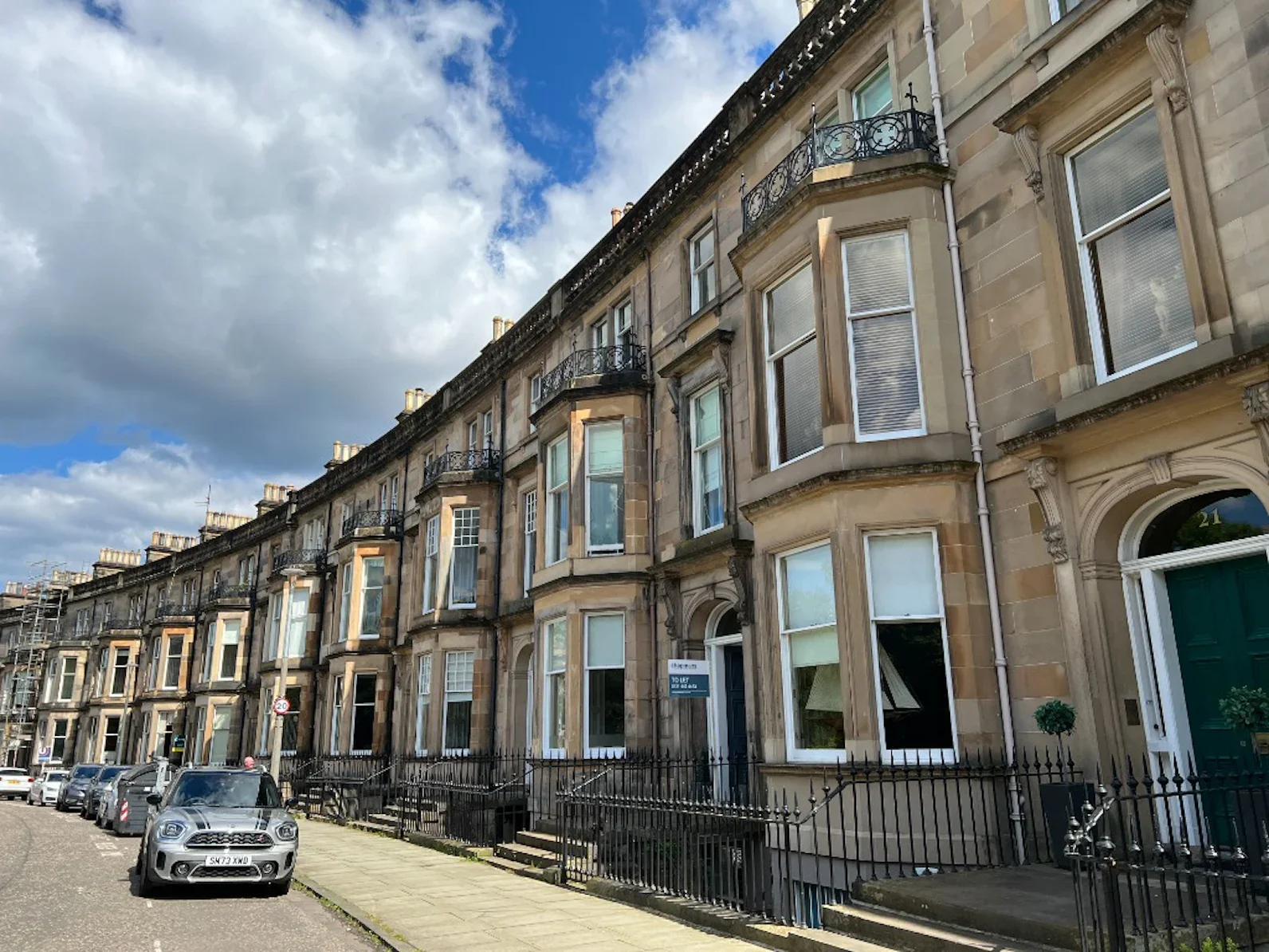 Flat Glencairn Crescent in City of Edinburgh