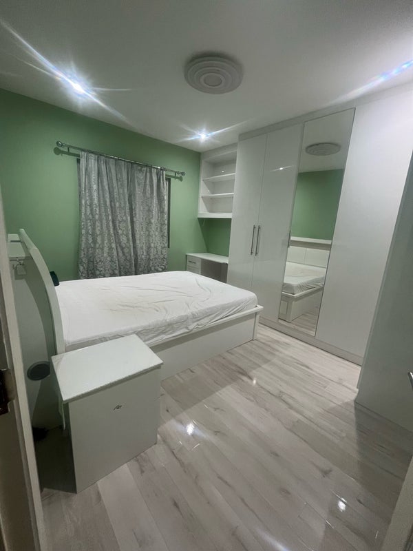 Room Bedford Road in Greater London