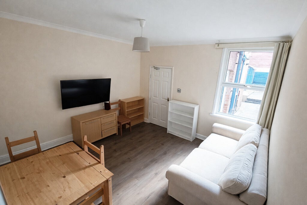 Room Kensington Road in Coventry
