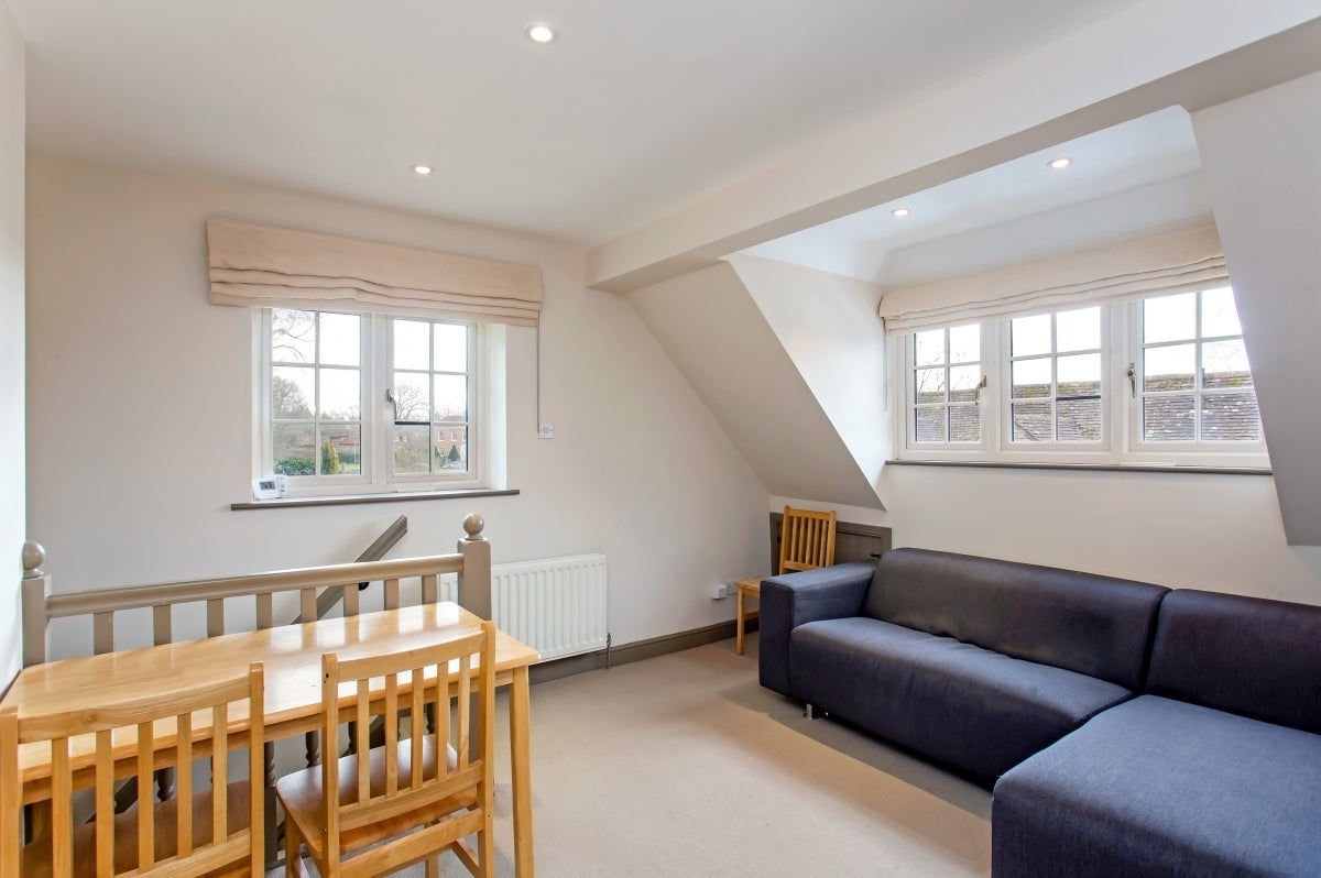 Flat Petworth Road in Waverley