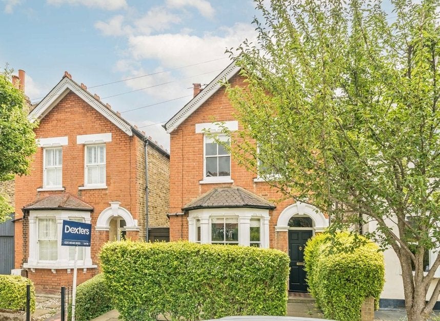 House Chestnut Road in Greater London