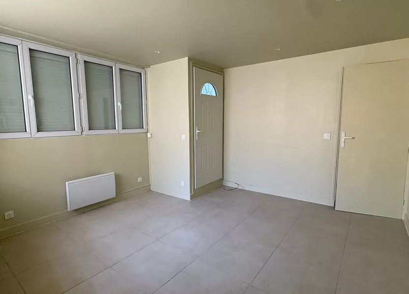 Flat Rue Hélène Cochennec in Aubervilliers