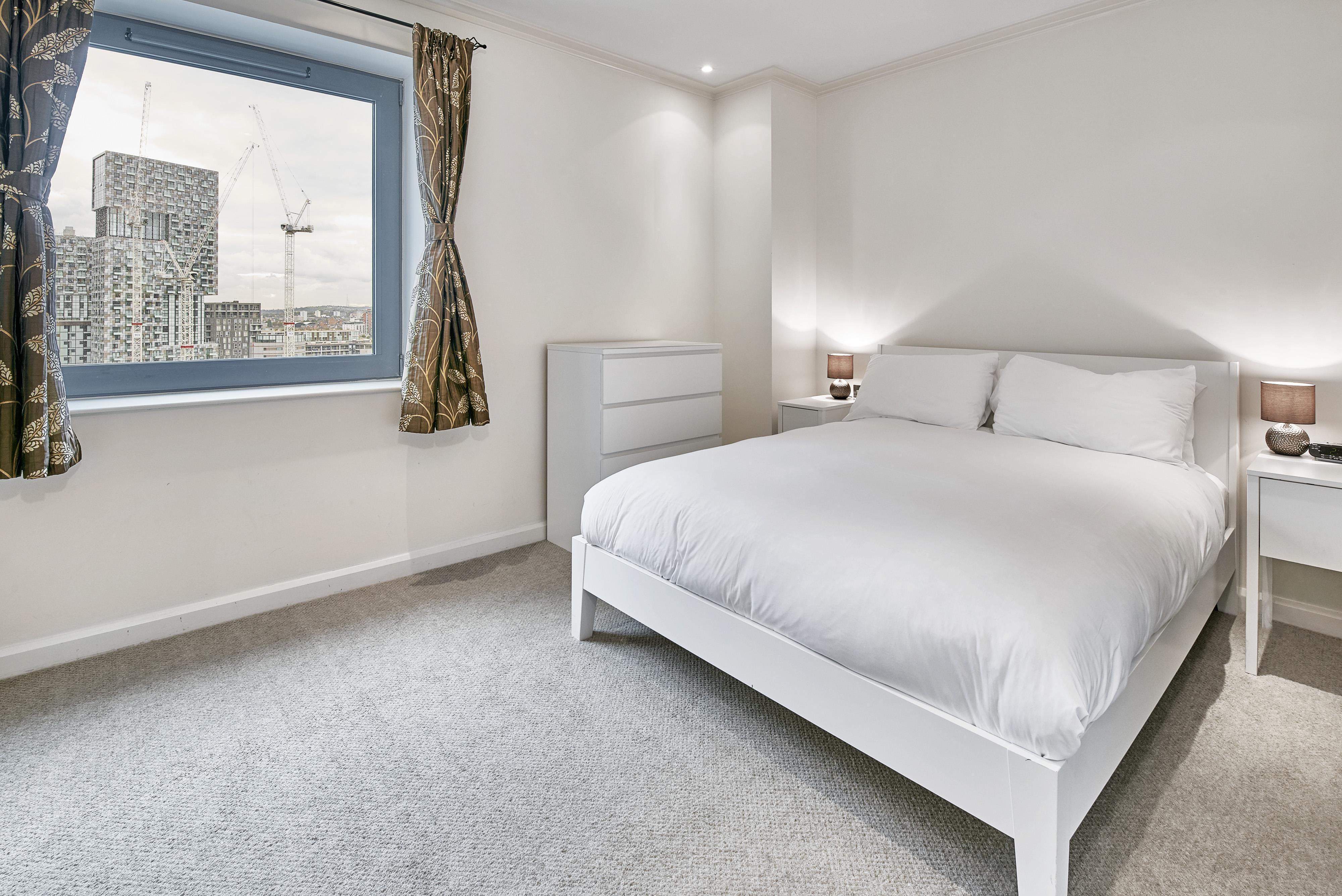 Flat Dockyard Lane in Greater London