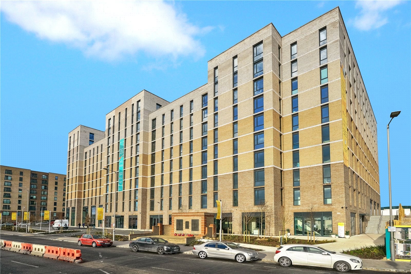Flat New Airport Way in Luton