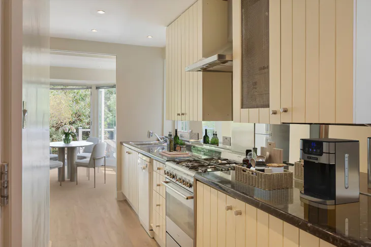 Flat Chepstow Place in City of Westminster