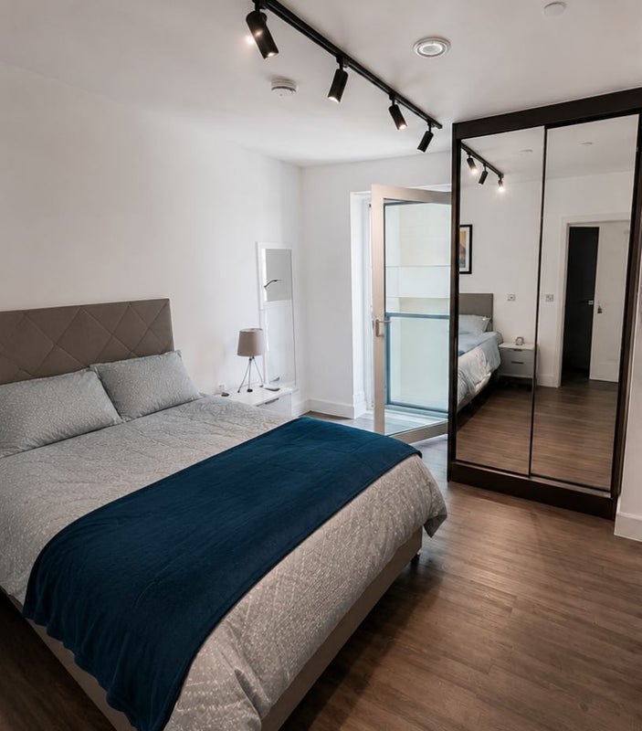 Room Portal Way in Greater London