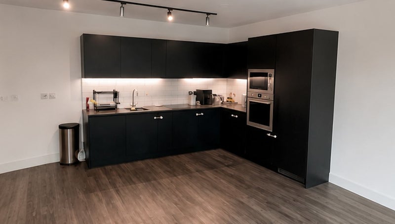 Room Portal Way in Greater London