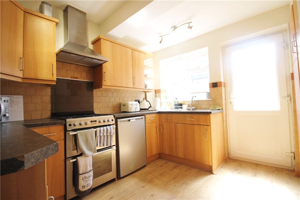 Room Albert Road in Borough of Runnymede