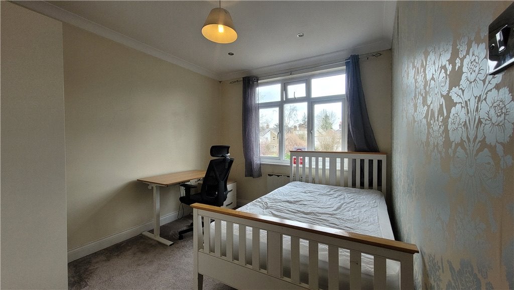 Room Albert Road in Borough of Runnymede